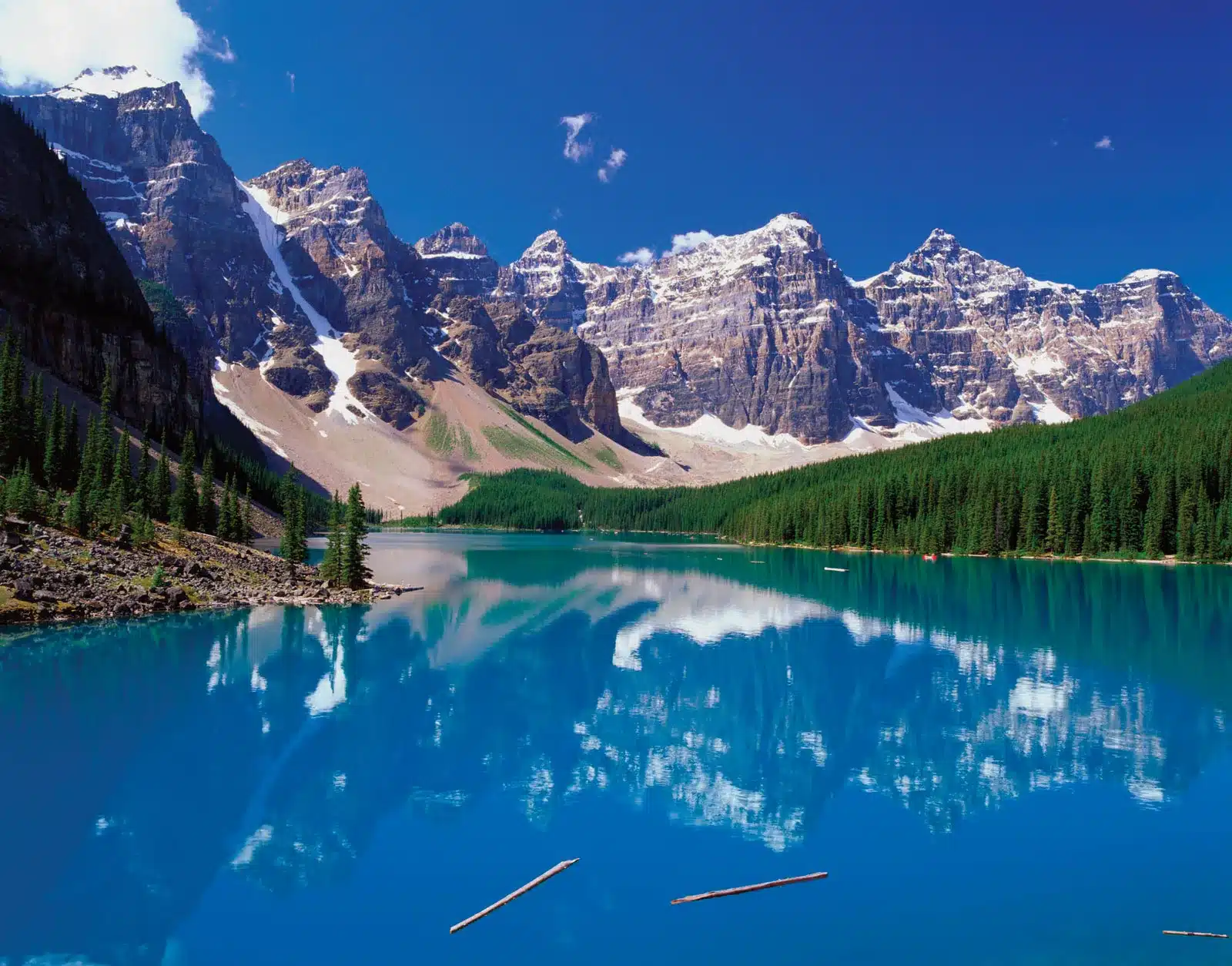 Mountains-region-Ten-Peaks-Moraine-Lake-Alberta