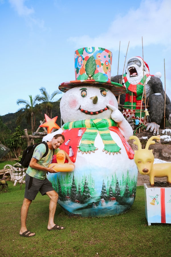 campuestohan-highland-resort-theme-water-park-big-snowman