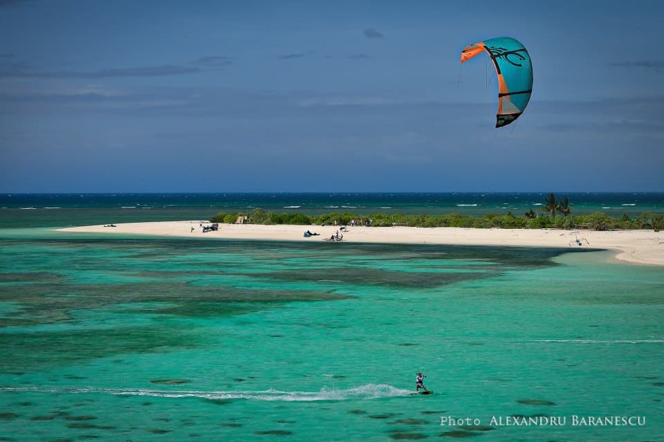 Kitesurfers in Seco Island